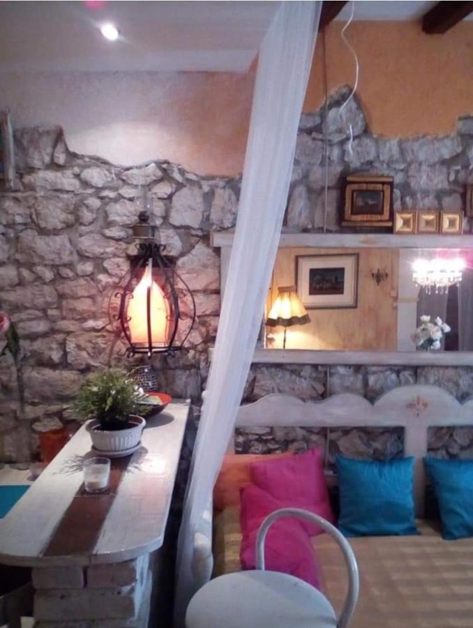 Studio Antique Rovinj Appartamento Esterno foto